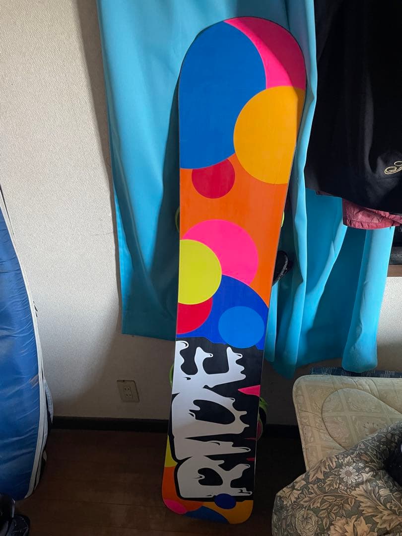 RIDE スノーボード カラフルドット柄 Fluxビンディング付き、ウェアセット