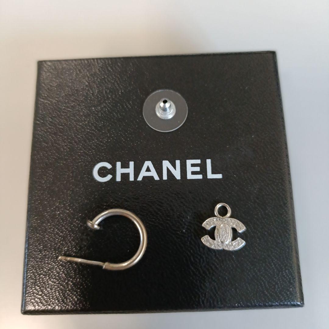 正規品　刻印あり　CHANEL シルバー ロゴチャーム 片耳用　フープ　ピアス