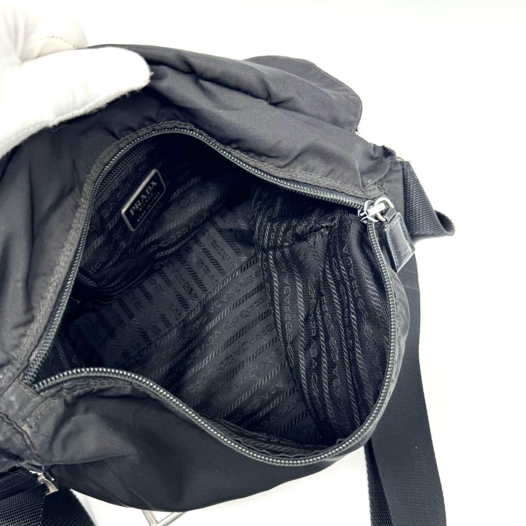 プラダ ショルダーバッグ ナイロン ブラック メッセンジャーバッグ 斜め掛け