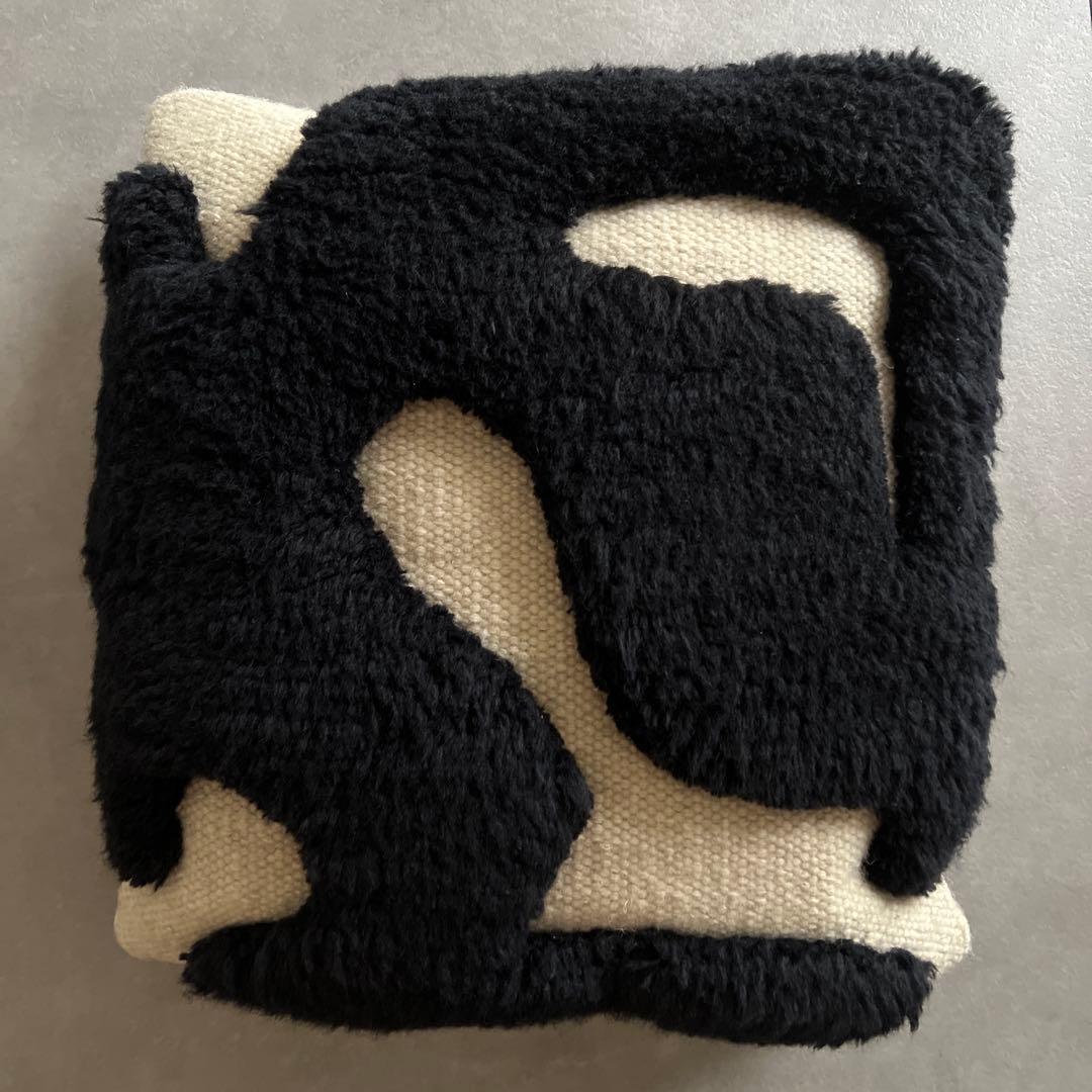 MUSH STUDIOS ブラック＆オフホワイト The Wooly クッション