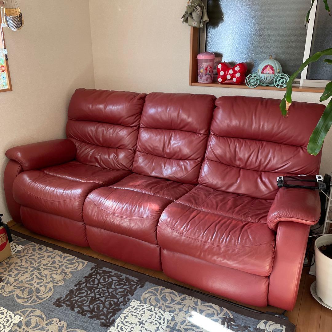 赤いレザー3人掛けソファ　リクライニング付き