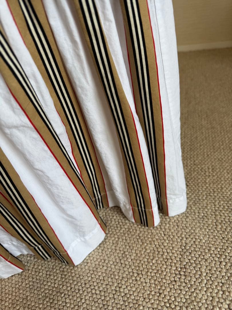 【美品】BURBERRY 現行　キッズワンピース　10Y　ノバストライプ