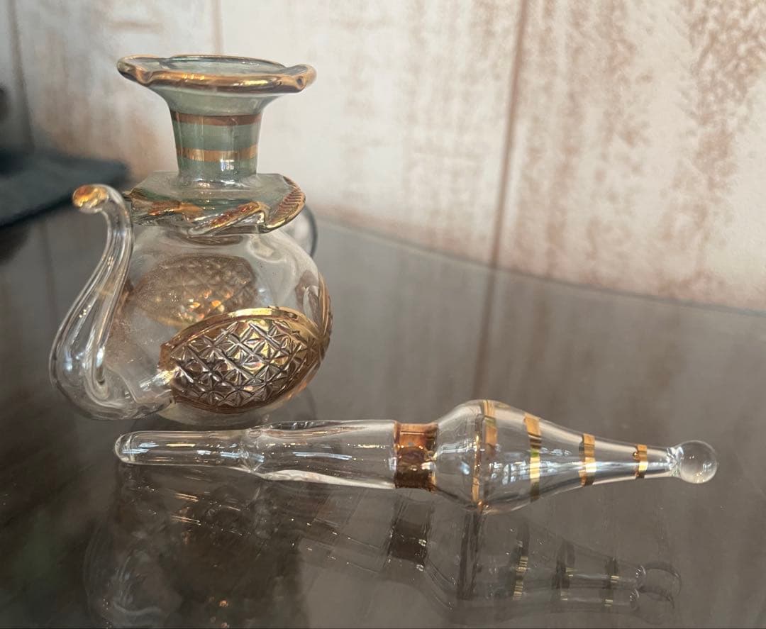 香水瓶　ガラス製　オブジェ　インテリア　コレクション　ミニチュア