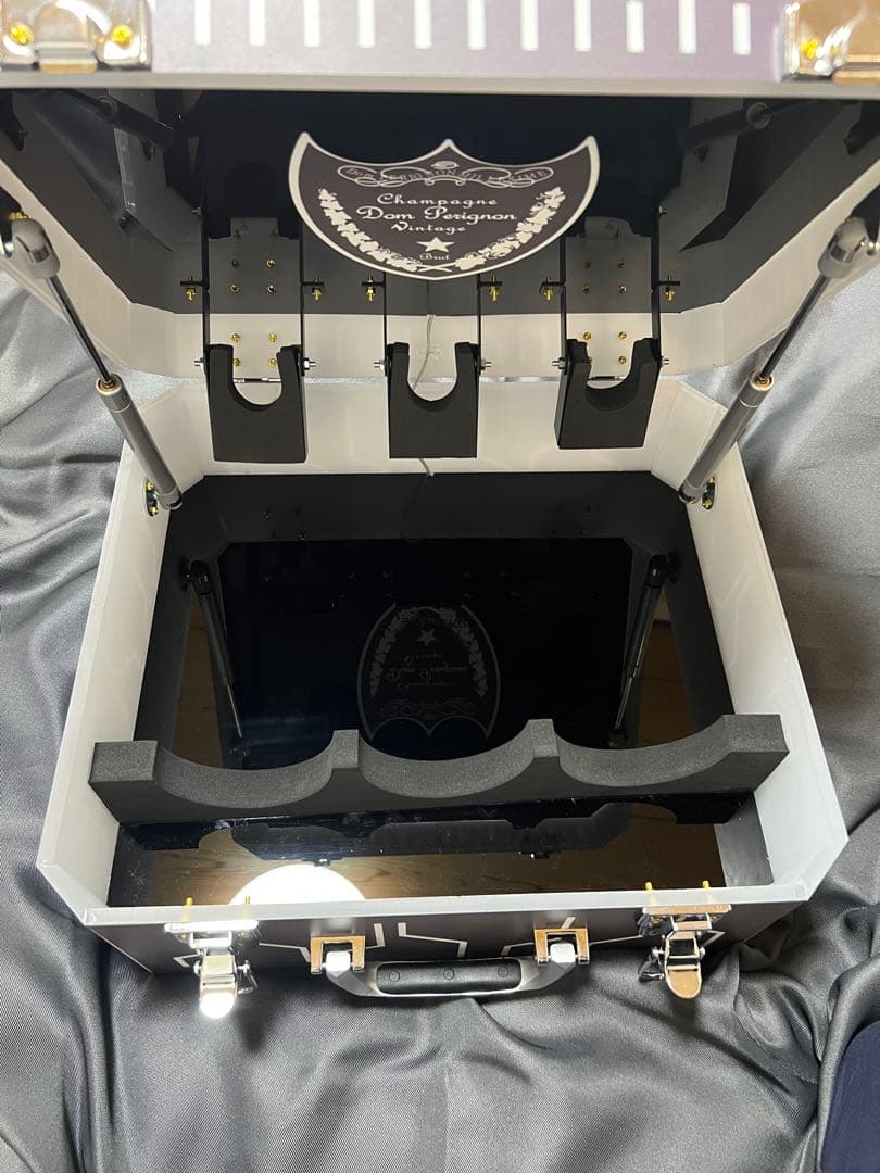 ドン・ペリニヨン LEDアタッシュケース
