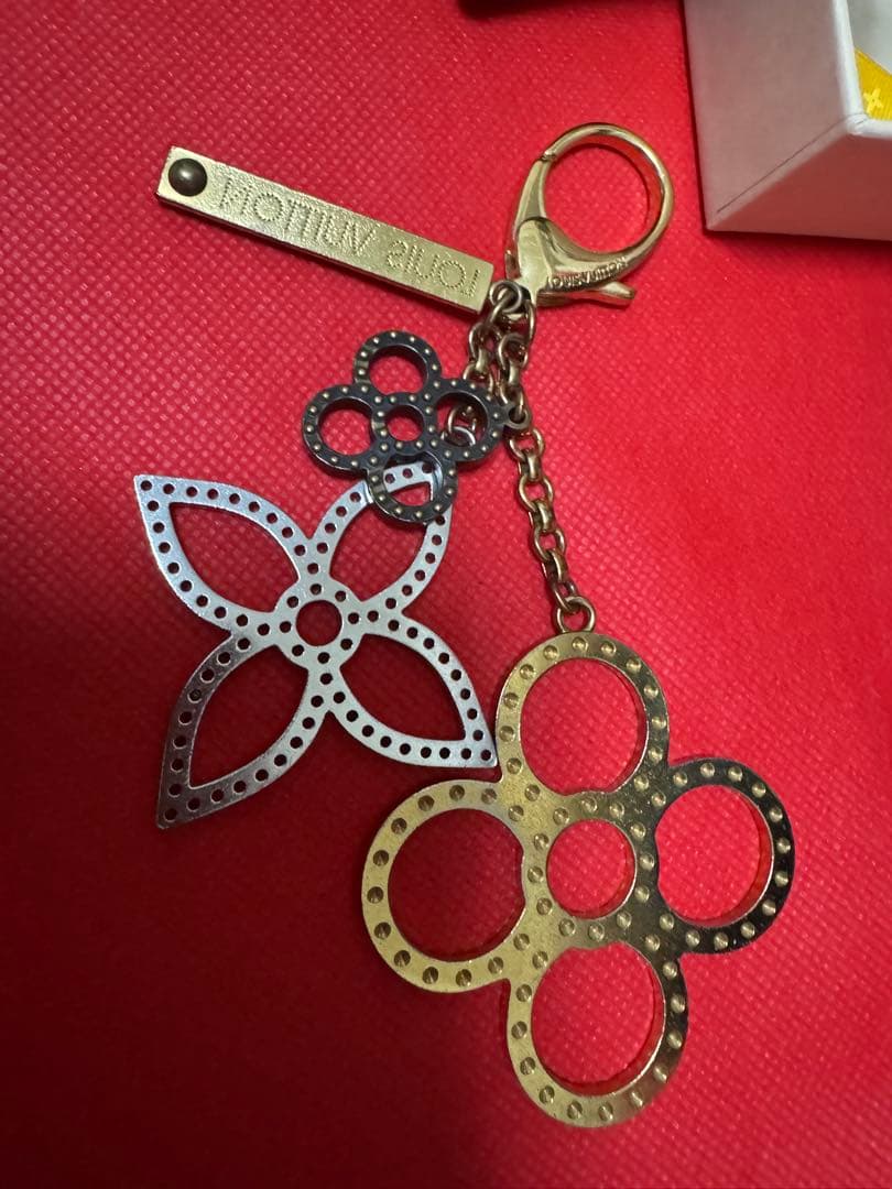 ヴィトン ビジューサック タパージュ キーチャーム