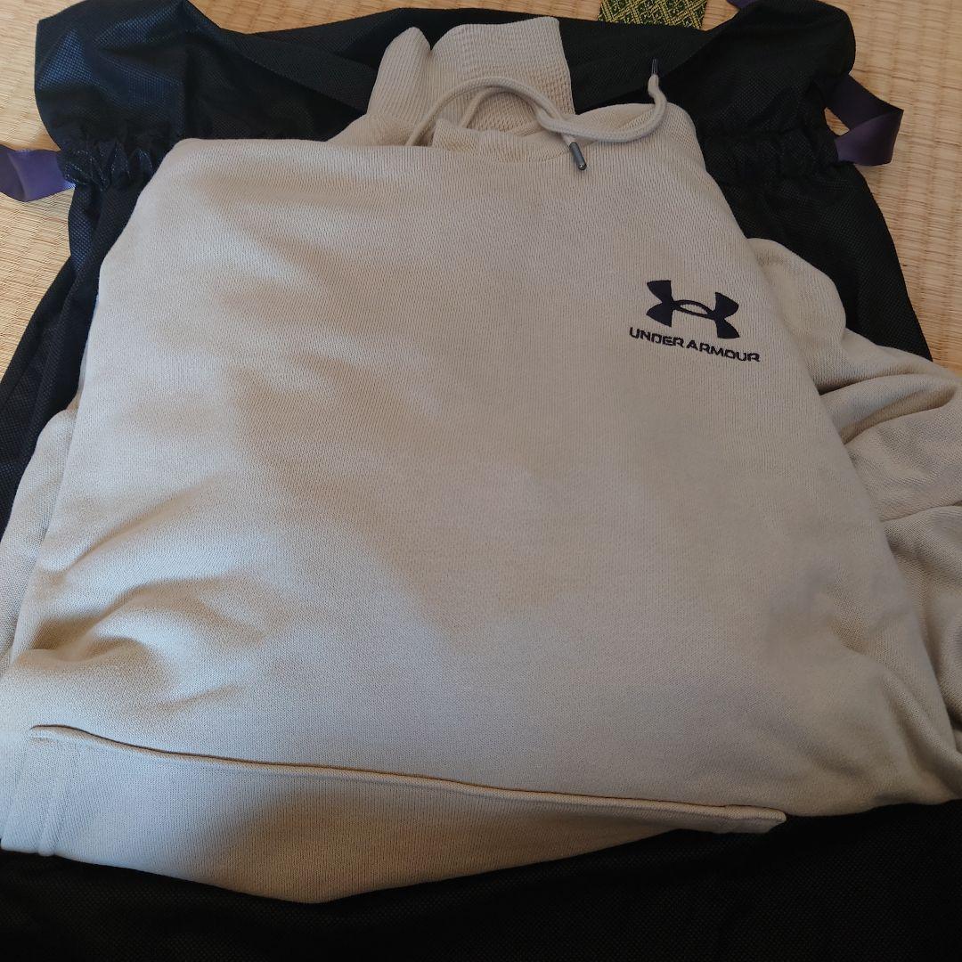 UNDER ARMOUR ベージュ 上下セット