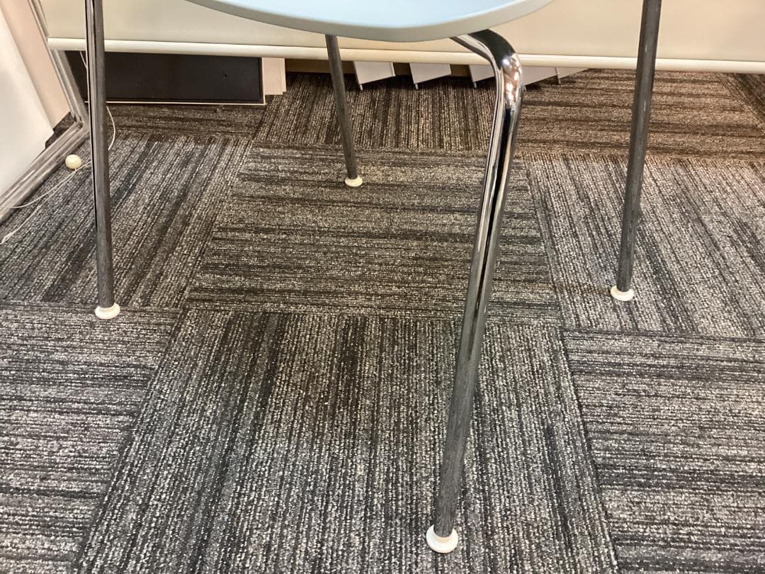 ２脚セット　ヴィトラ　ハルチューブ　アイスグレー　スタッキング　ミーティング A