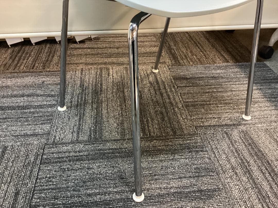 ２脚セット　ヴィトラ　ハルチューブ　アイスグレー　スタッキング　ミーティング A