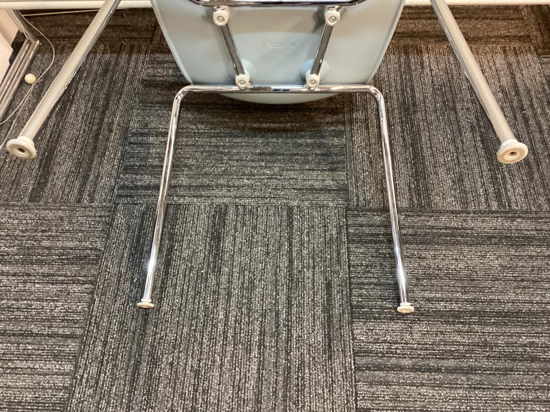 ２脚セット　ヴィトラ　ハルチューブ　アイスグレー　スタッキング　ミーティング A