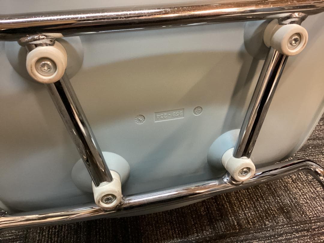 ２脚セット　ヴィトラ　ハルチューブ　アイスグレー　スタッキング　ミーティング A