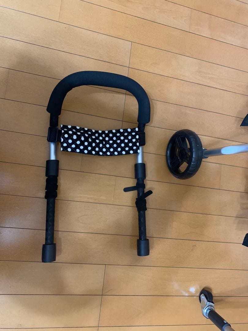 中型犬　4輪　犬用　車いす 歩行器　黒と白の水玉　手押し棒付　お食事　介護補助