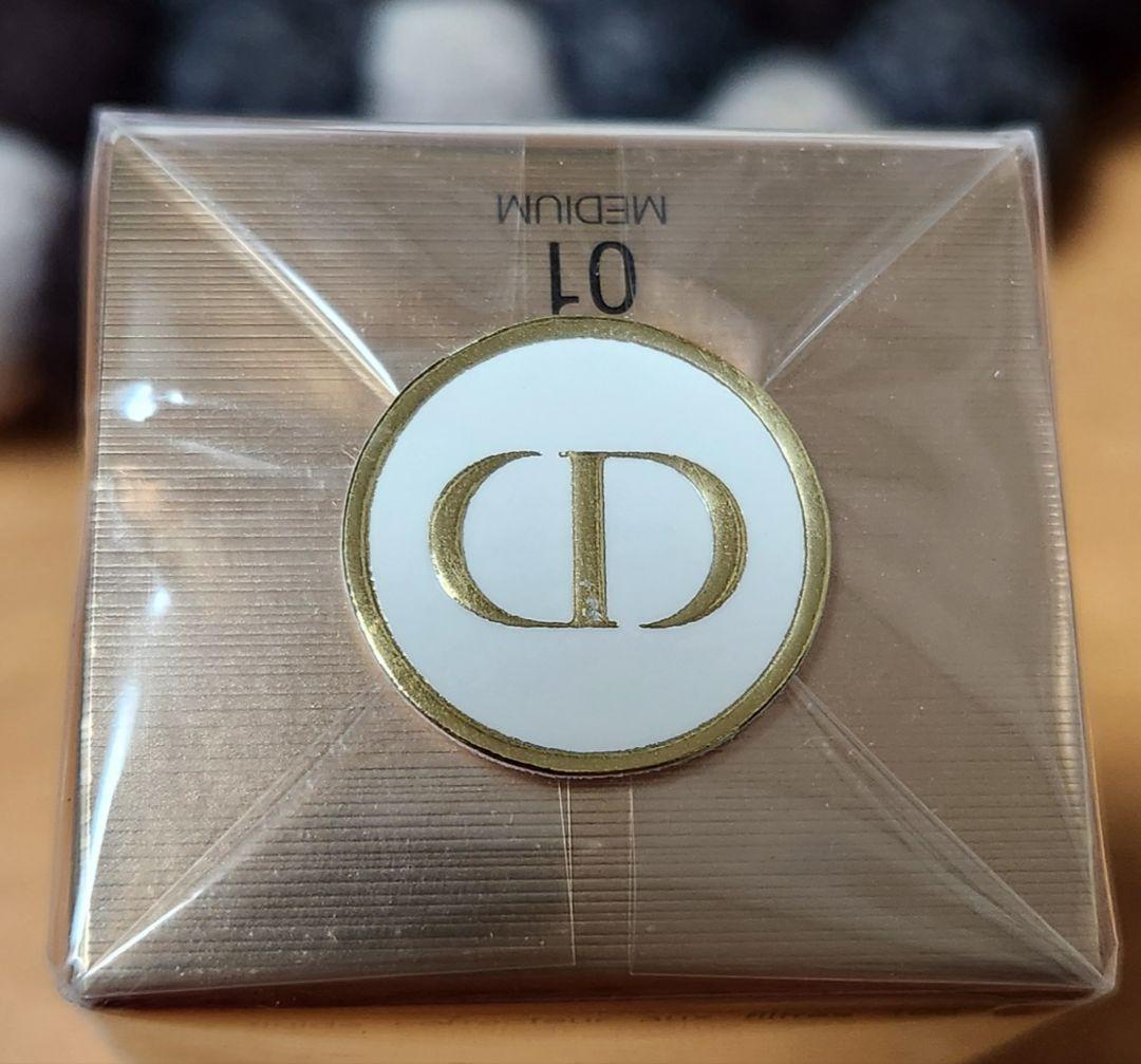 Dior プレステージ　ホワイト ル　プロテクターUV ミネラルBB 01