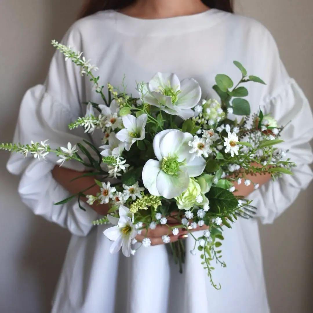 ホワイト×グリーンのナチュラルブーケ　ウェディングブーケ　結婚式　前撮り
