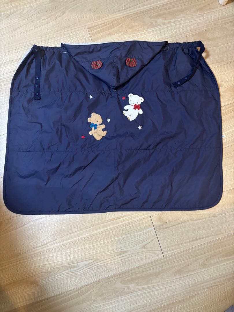 ファミリア3WAYブランケット ネイビー クマ刺繍付き　ケープ