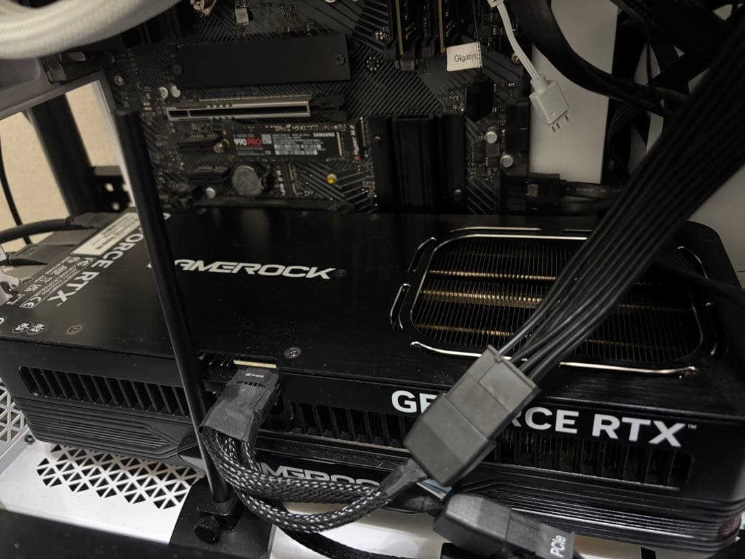 グラフィックボード・グラボ・ビデオカード gamerock GeForce RTX 5080 16GB