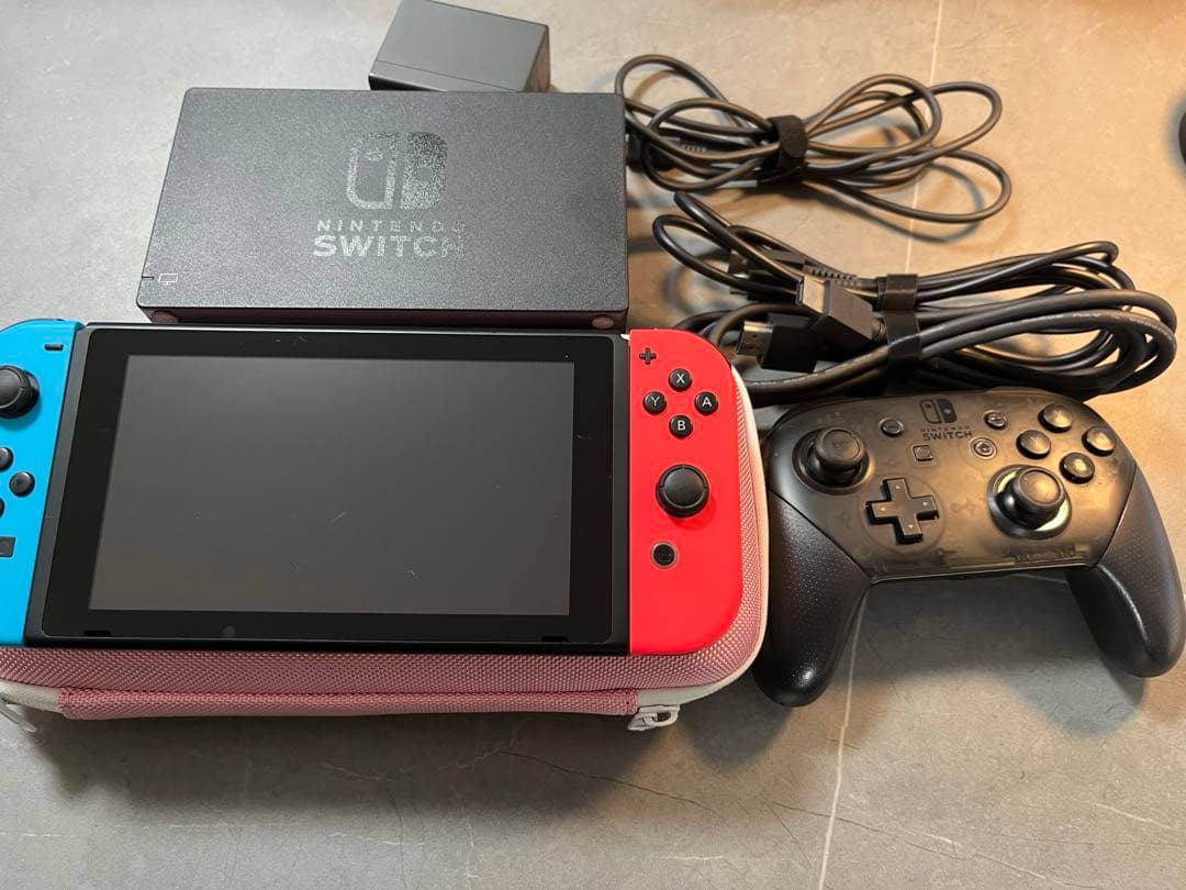 Nintendo Switch 本体　、プロコン、ケースのおまけ付き