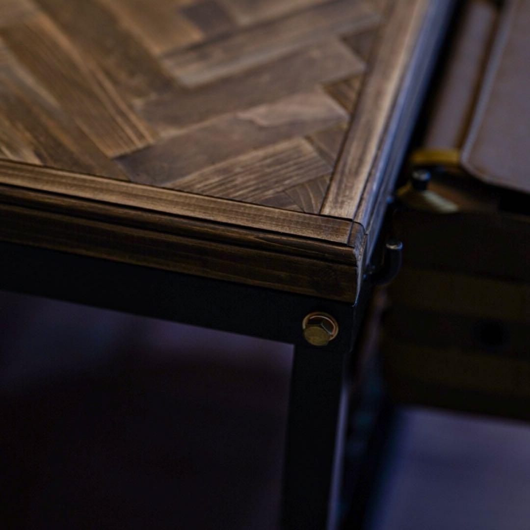 ヘリンボーン　テーブル