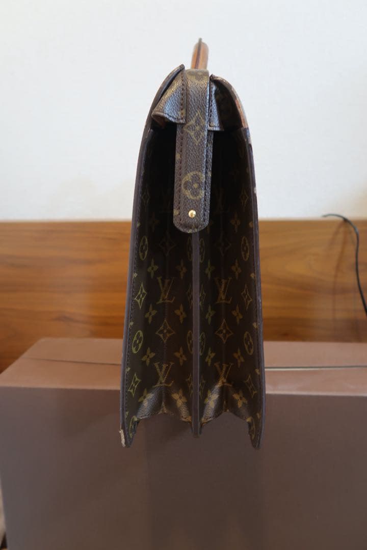【9/30までSALE】希少！Louis Vuitton モノグラム書類ケース