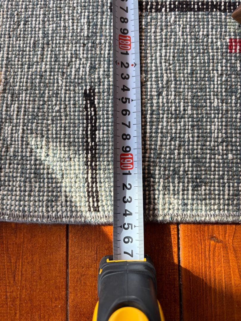 幾何学模様 グレー ラグ 大きめ