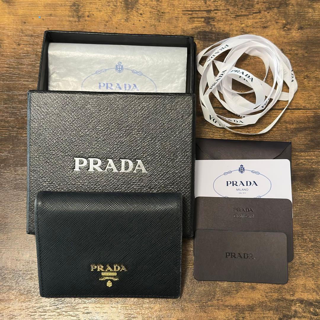 PRADA ブラック サフィアーノ 二つ折り財布(箱・ギャランティーカード付き)