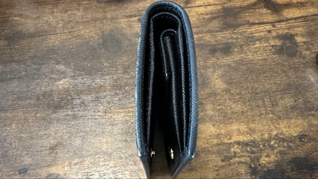 PRADA ブラック サフィアーノ 二つ折り財布(箱・ギャランティーカード付き)