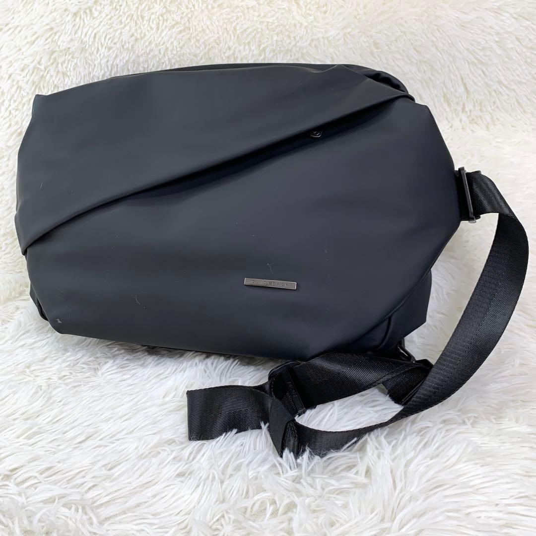 QUICKPACK13-DG ブラックレザー　ボディ　ショルダーバッグ　大容量