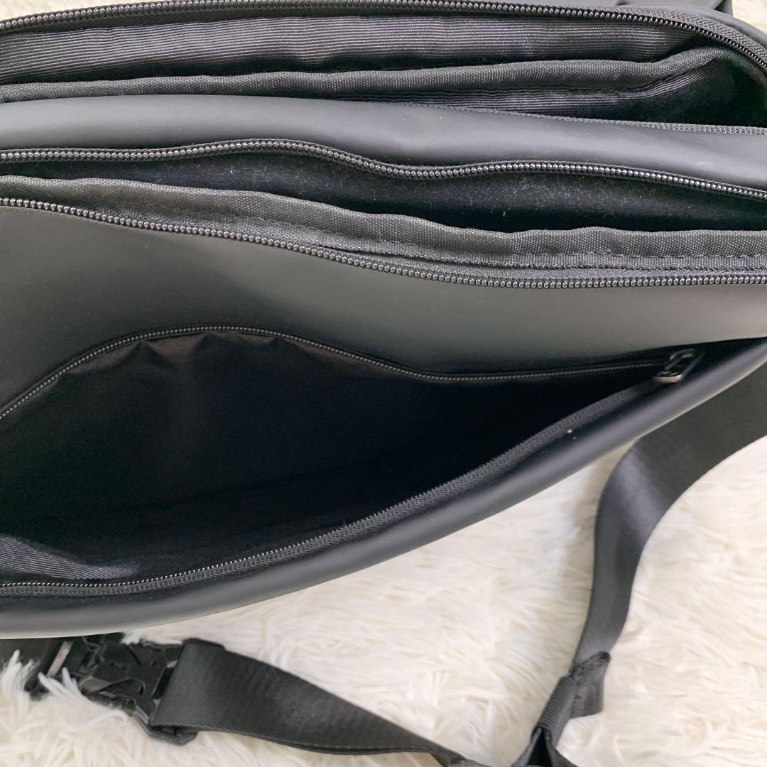 QUICKPACK13-DG ブラックレザー　ボディ　ショルダーバッグ　大容量