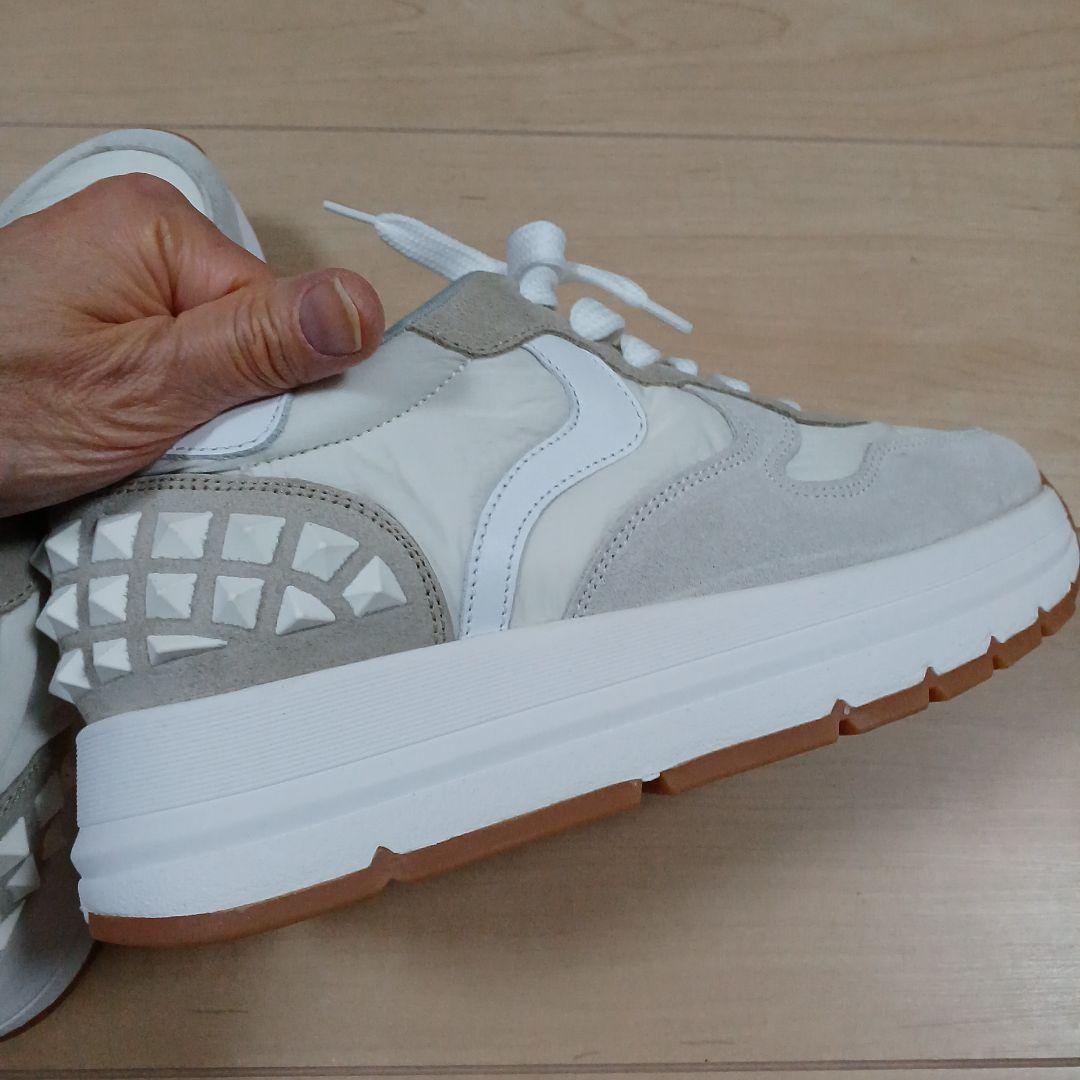 新品VOILE BLANCHE スタッズ付きスニーカー