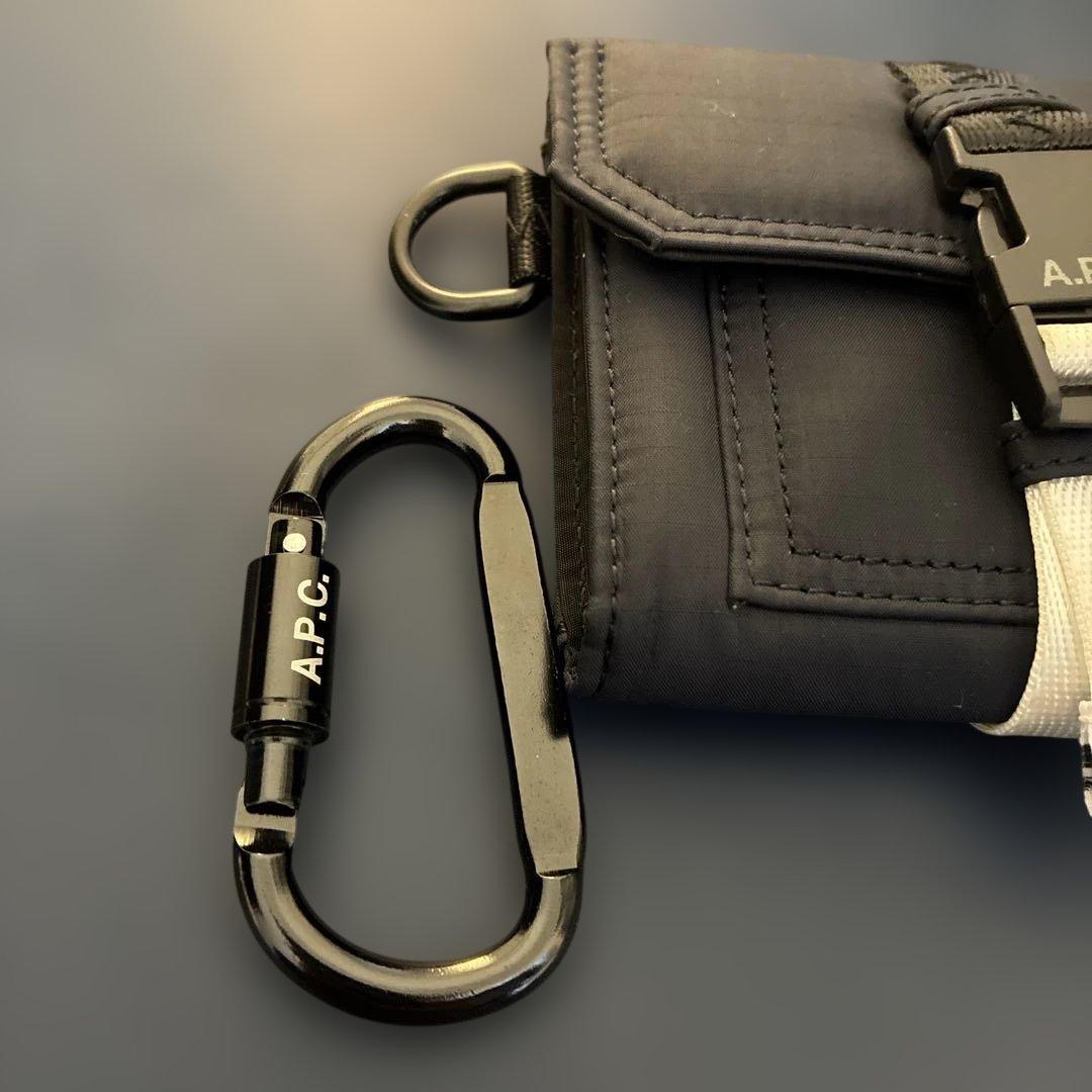 A.P.C. カラビナ付き財布 PORTE-MONNAIE TREK ネイビー