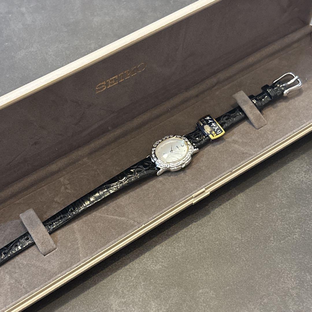 未使用　SEIKO　セイコー　エクセリーヌ　ダイヤベゼル　シェル文字盤
