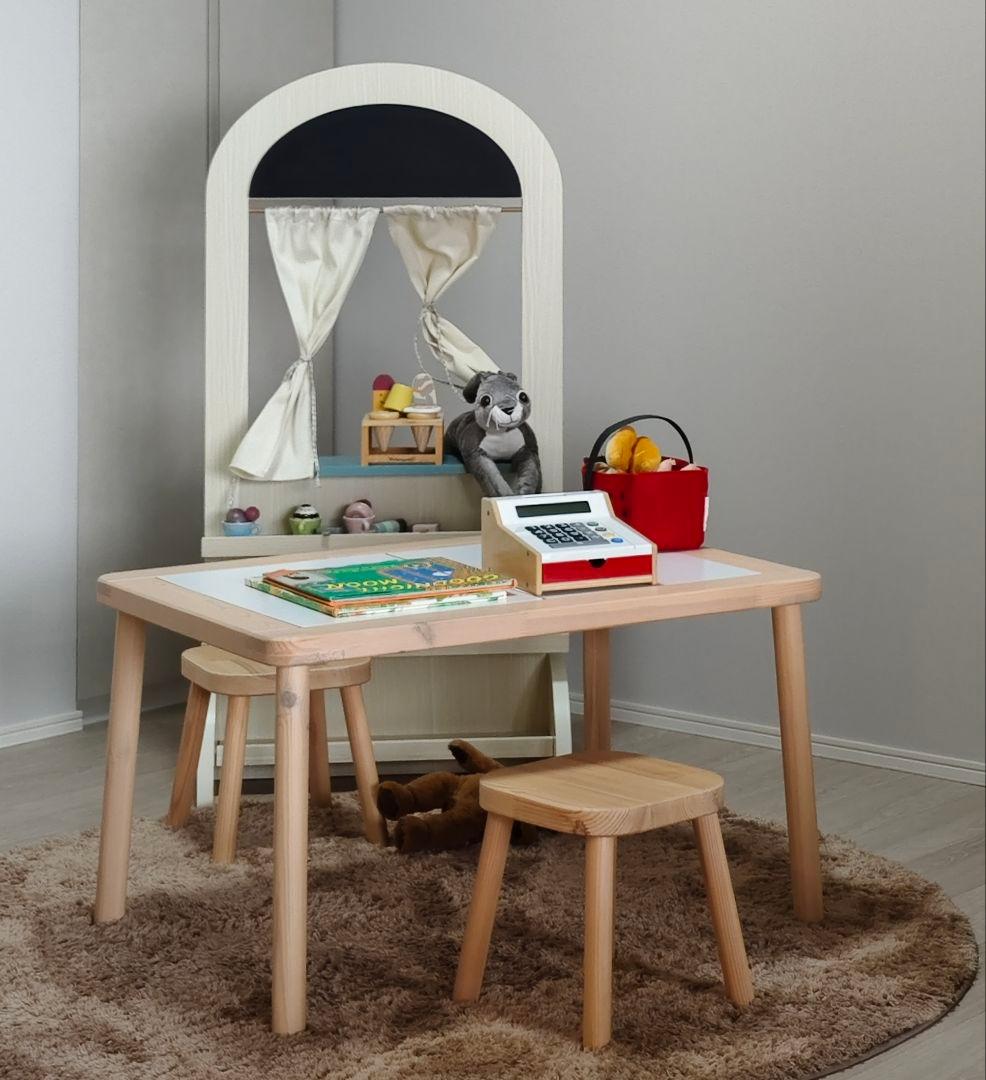 ほぼ新品 ＩＫＥＡ木製の小型テーブルと椅子とおもちゃセットで販売