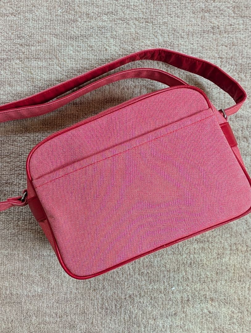 ファミリア　幼稚園バッグ　通園バッグ　ショルダー　未使用品　現行モデル　赤