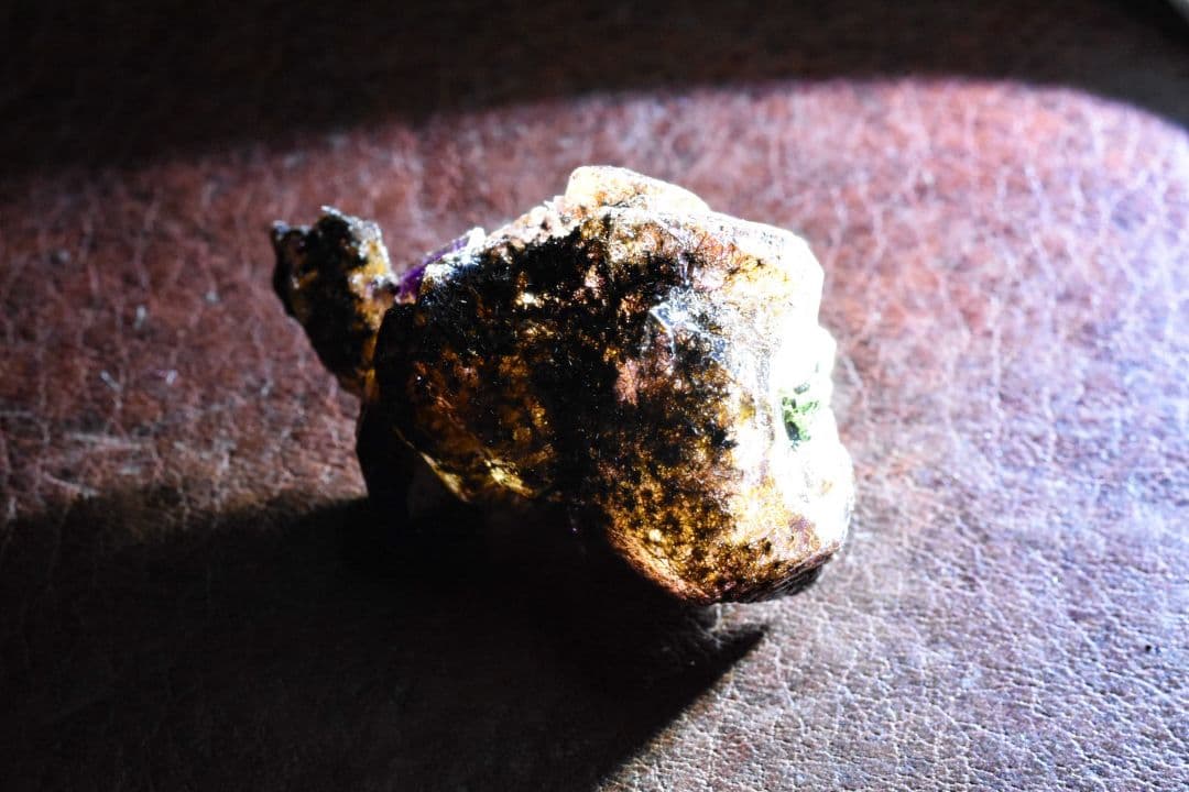 インド カルール産 ゲーサイトビッシリのブラックアメジスト