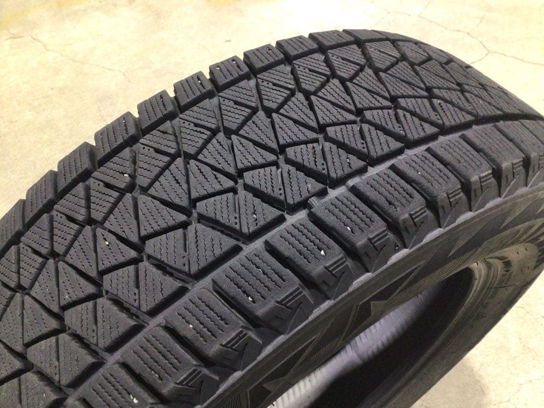 激安 215/70R16 ブリヂストン DM-V2 スタッドレス 4本 送料込み