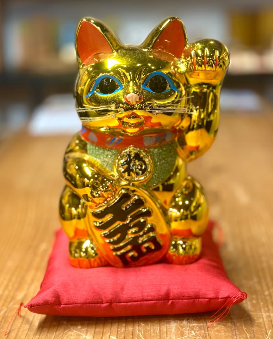再値下げ　新品　常滑窯　黄金小判猫　招き猫　高さ25cm 金　左手　座布団付