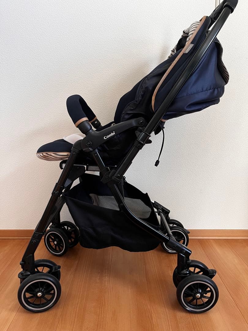 美品　Combi メチャカル ハンディ オート4キャス エッグショック