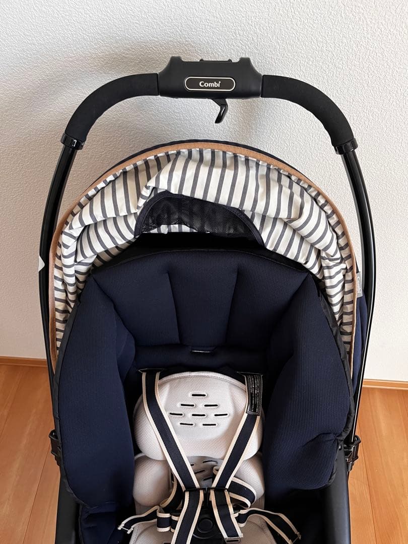 美品　Combi メチャカル ハンディ オート4キャス エッグショック