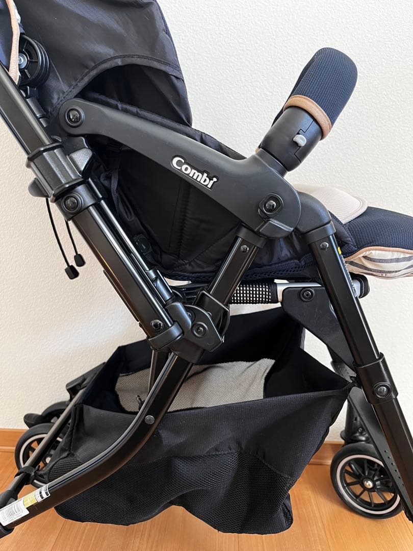 美品　Combi メチャカル ハンディ オート4キャス エッグショック