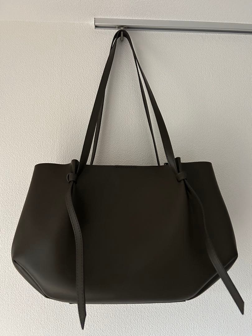 2月限定★CHARLES&KEITH ダークブラウントートバッグ★未使用に近い