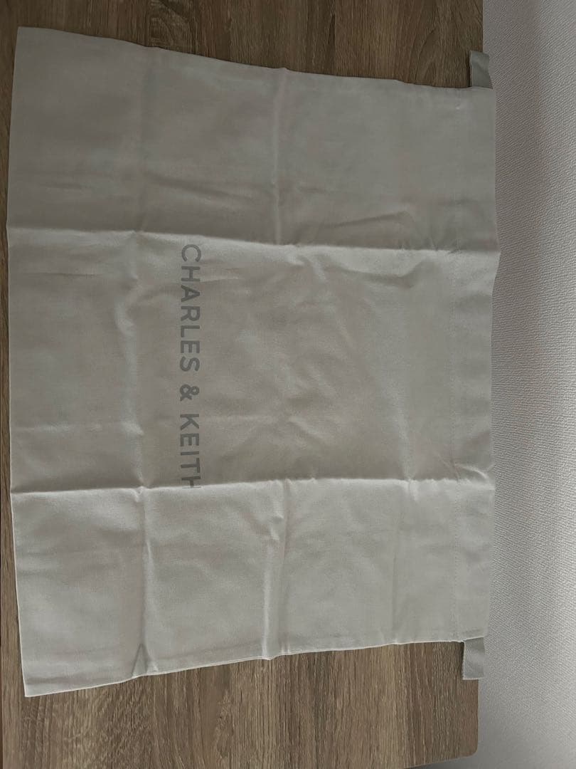 2月限定★CHARLES&KEITH ダークブラウントートバッグ★未使用に近い