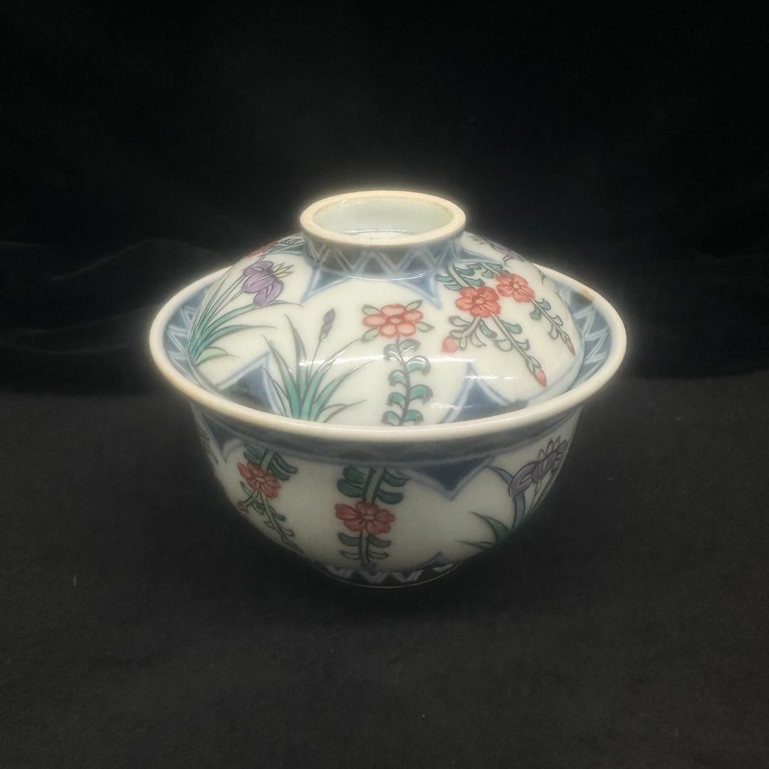 有田焼　六代走波 染錦 菖蒲草花文 蓋付碗