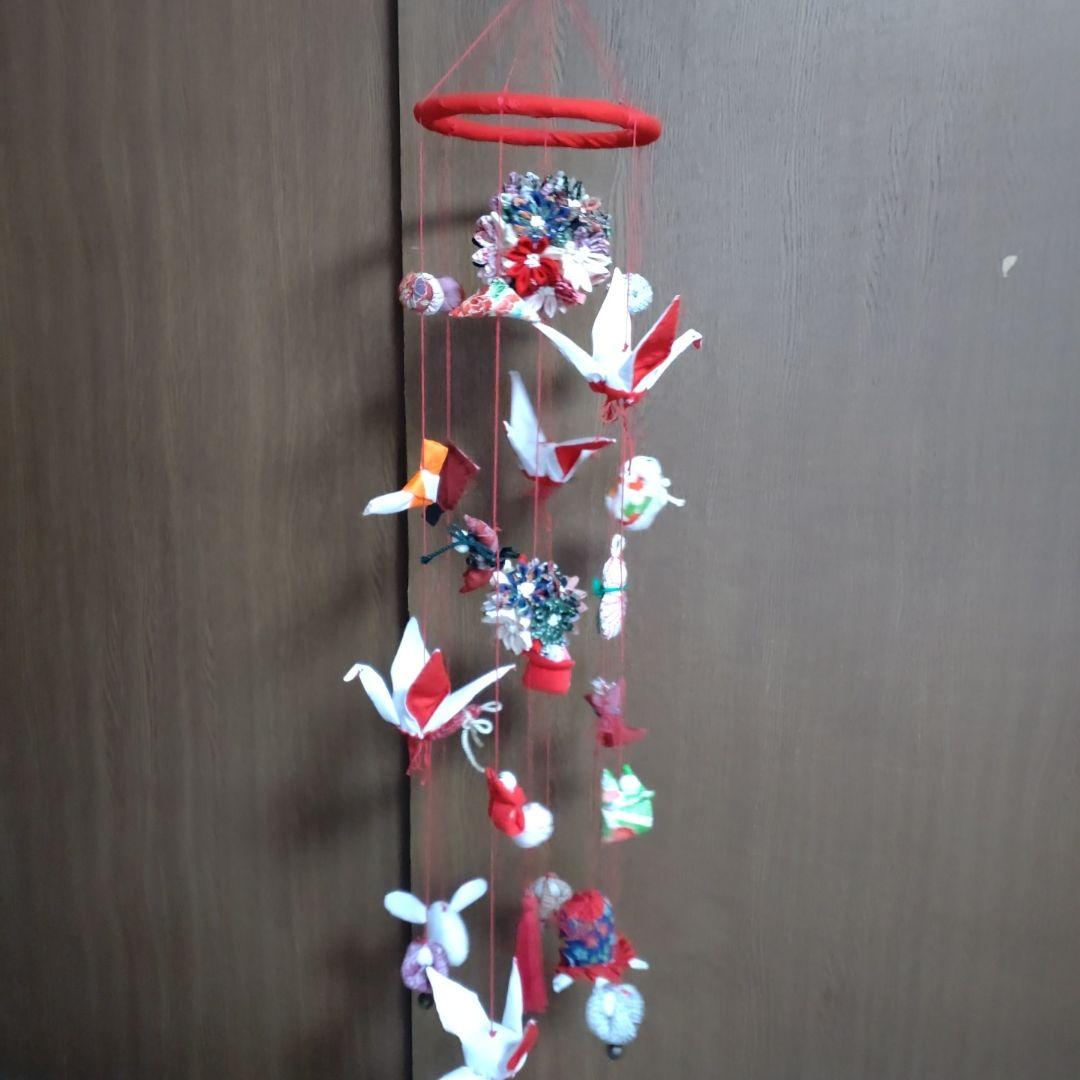 ハンドメイドの吊るし飾り