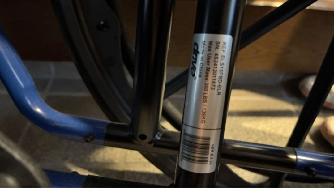 車椅子　Drive Medical BLS16FBD-ELR