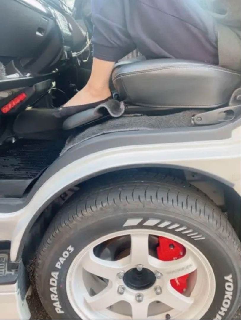 ハイエース200系　スーパーGL フットレスト　運転席側&助手席側　足おき台