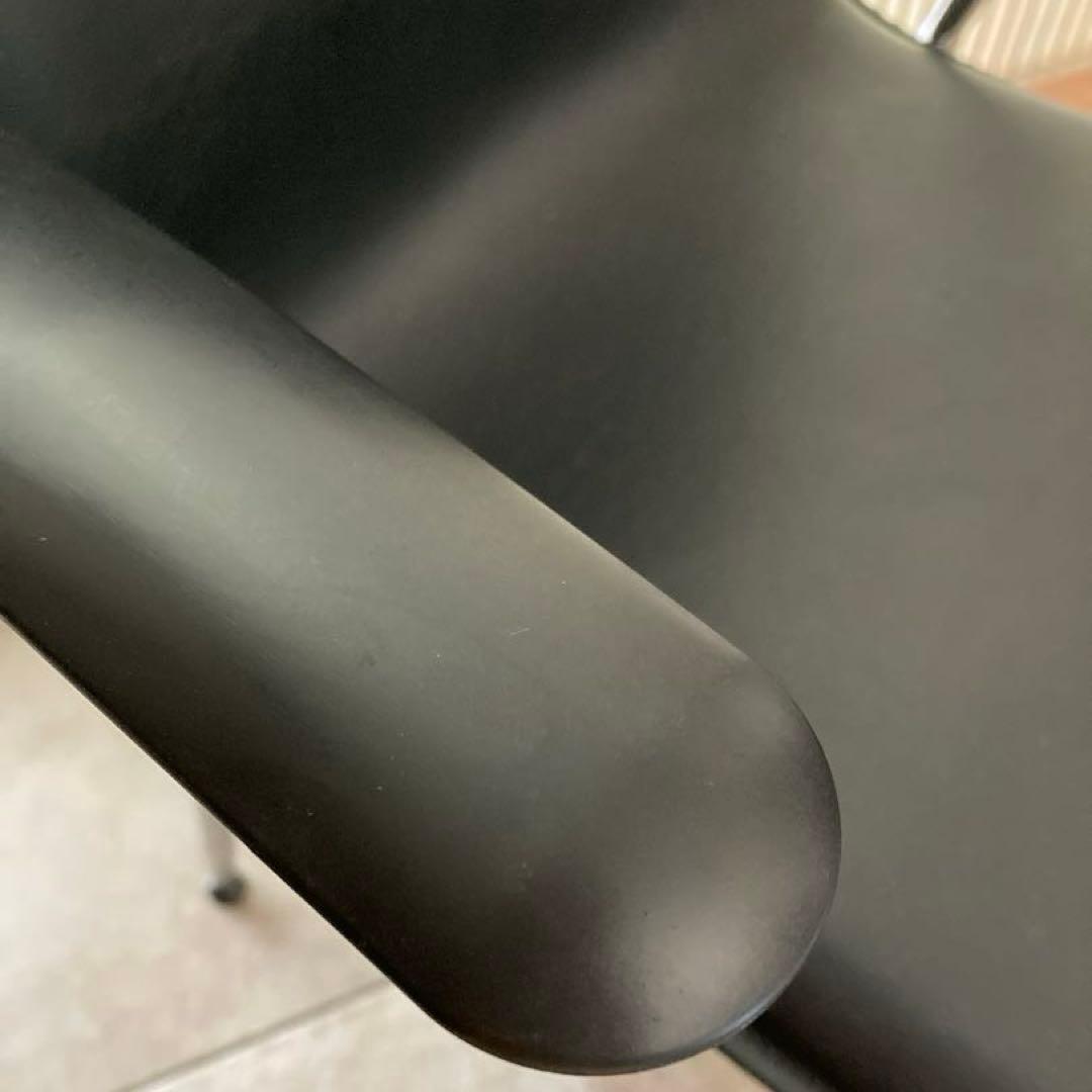 ①デンマーク製　Magnus Olesen マグナスオルセン　レザーチェアー