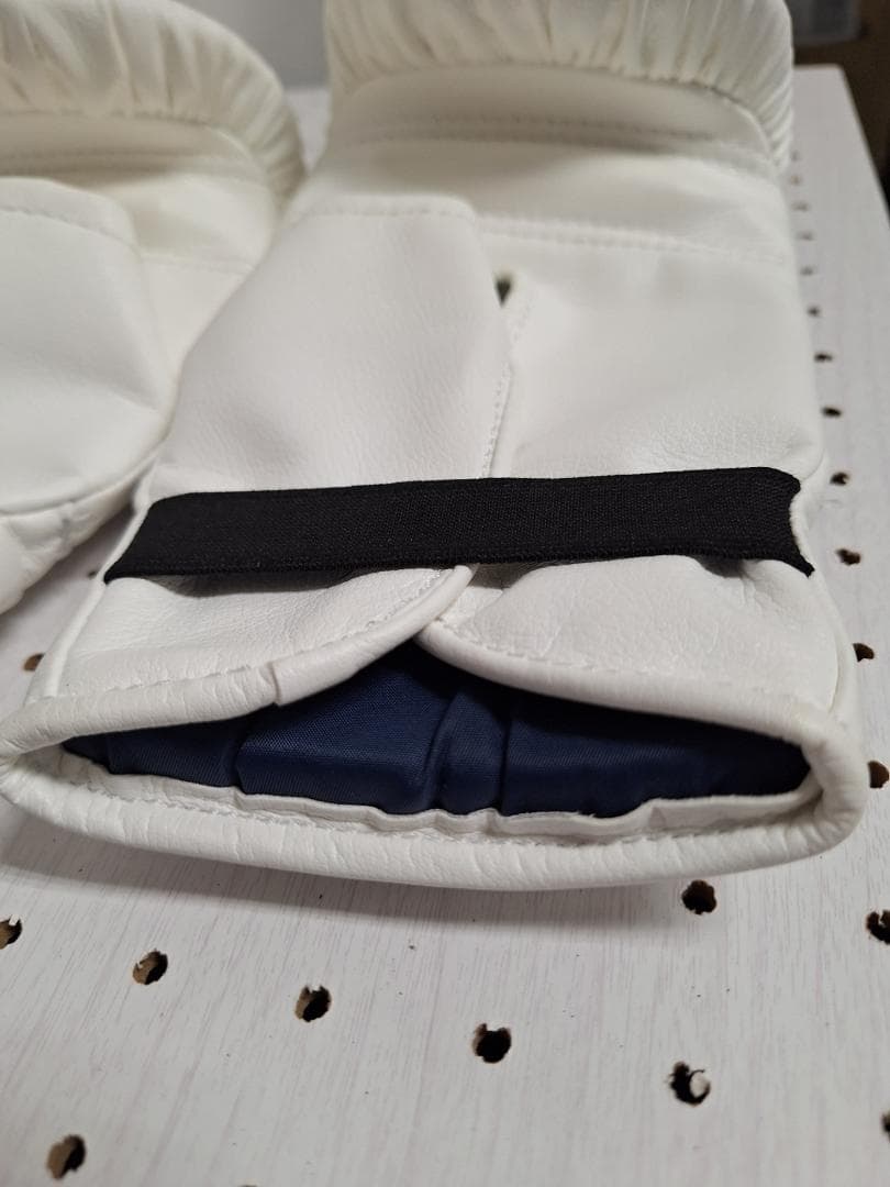 【美品・試着のみ】　Winningパンチンググローブ　SB-2000