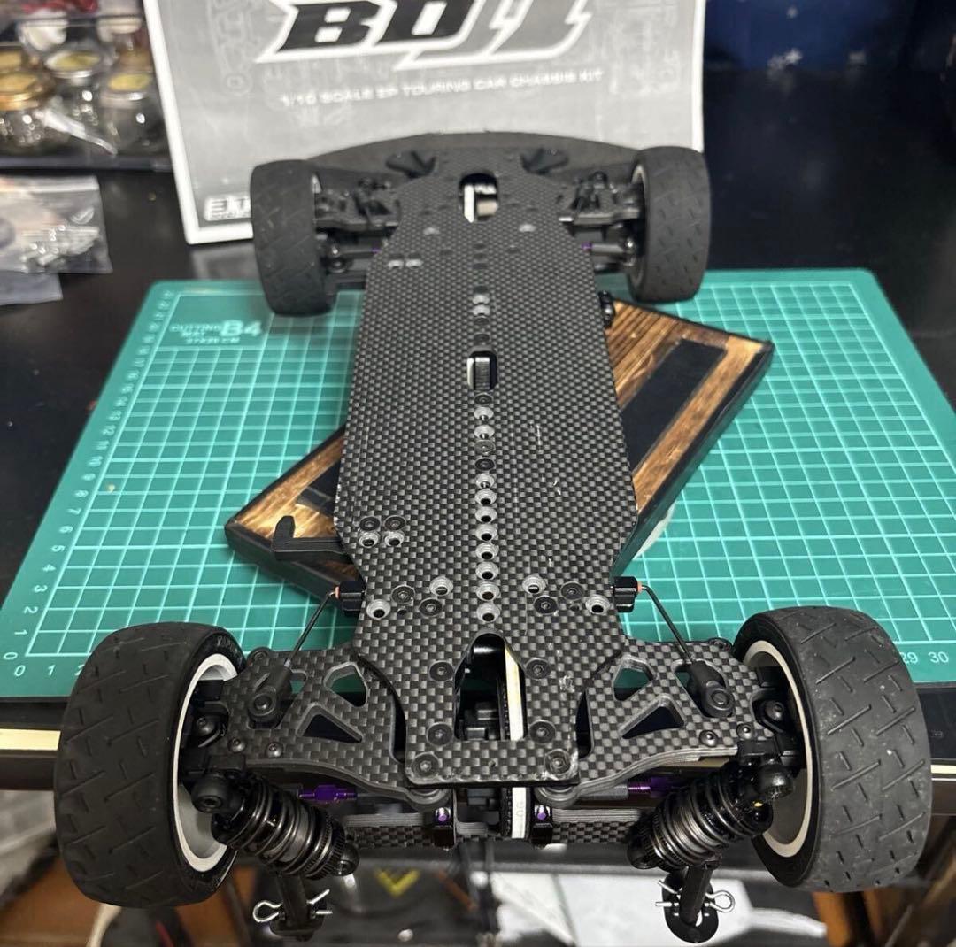 ヨコモBD11シャーシのみ、おまけでピニオンギアとスパギアとホイール