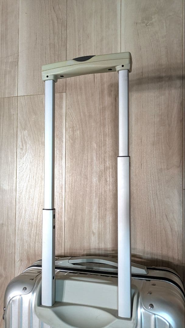 S*0様 RIMOWA リモワ シルバーインテグラル 35L 2輪