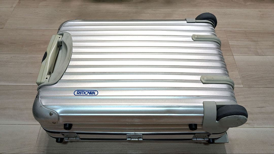 S*0様 RIMOWA リモワ シルバーインテグラル 35L 2輪