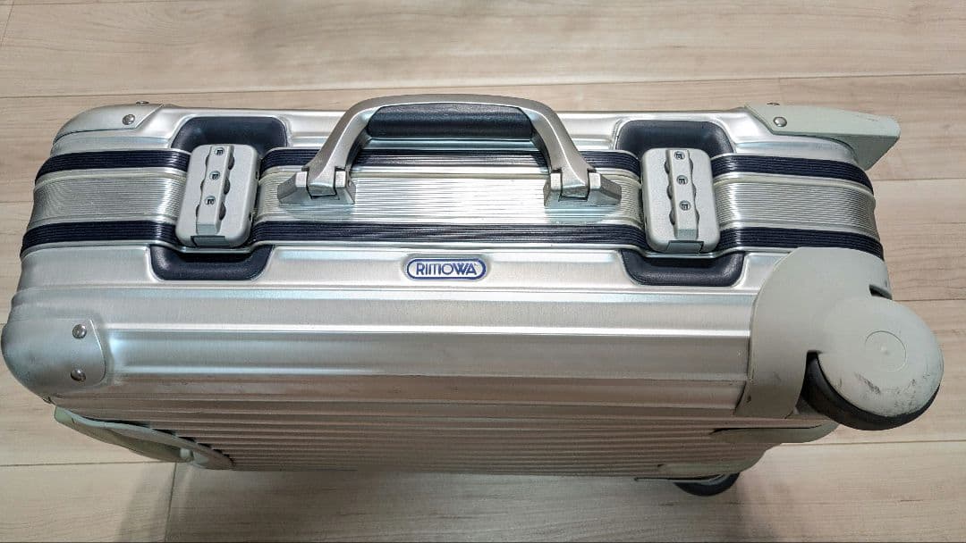 S*0様 RIMOWA リモワ シルバーインテグラル 35L 2輪